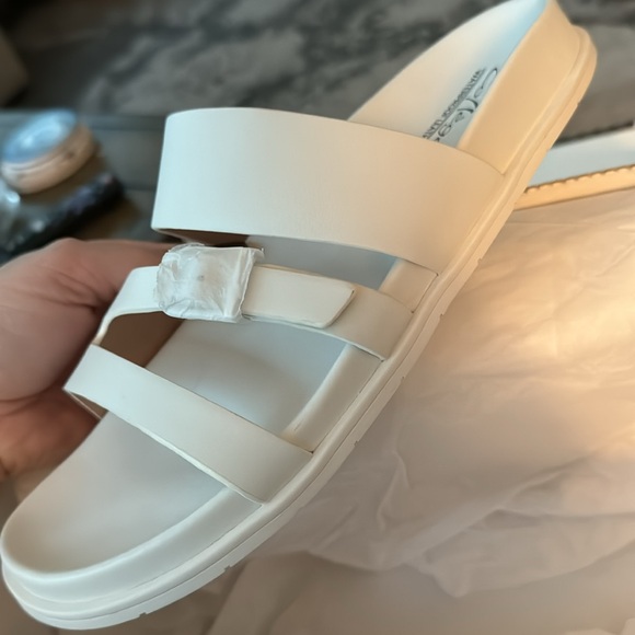 White waterproof leather sandal slides with buckle, Size 9 women’s - Picture 2 of 4